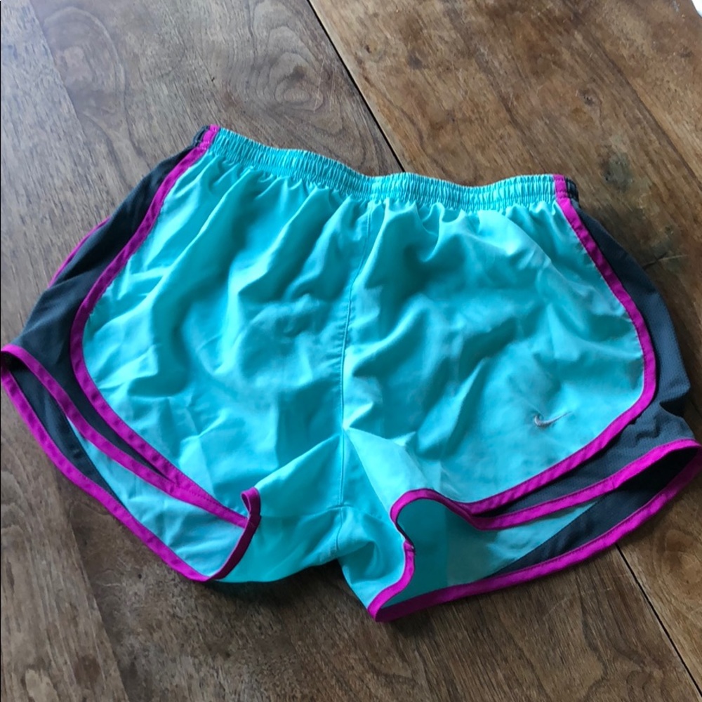 Large Nike tempo shorts